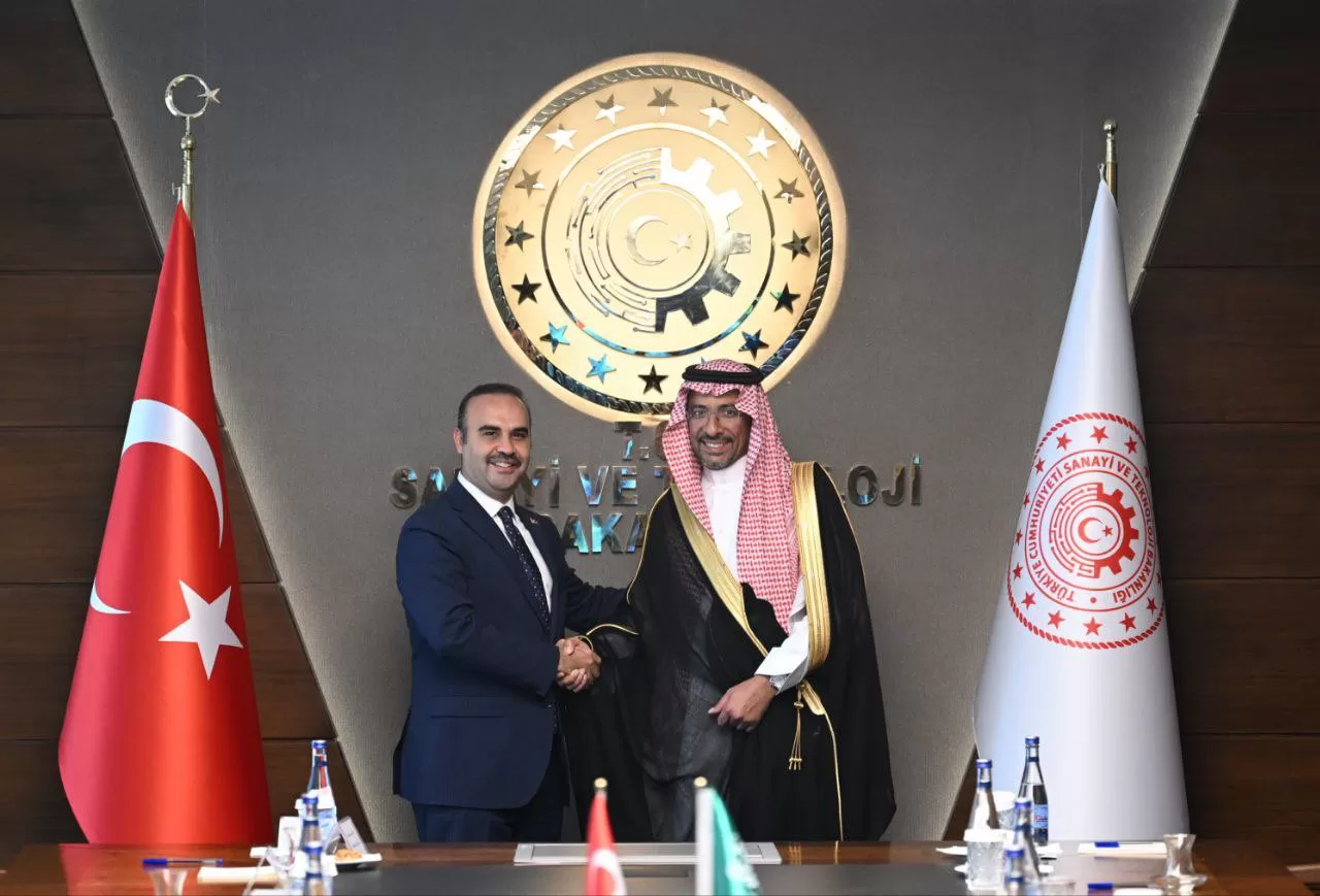 Suudi Arabistan Sanayi ve Doğal Kaynaklar Bakanı'nı Kabul Etti